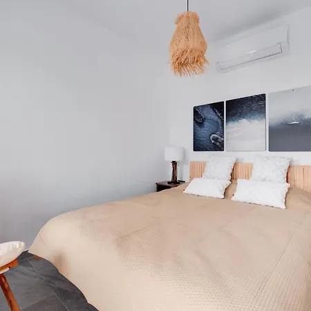 With Sea View Balcony 6 Min To فيلة غومْبيت